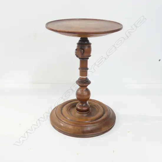 SMALL TELESCOPIC TURNED WOOD STAND AF