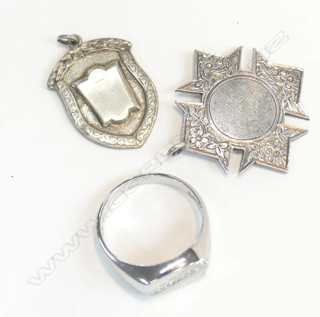 SILVER/DIAMOND RING & 2 SILVER PENDANTS Image 1++