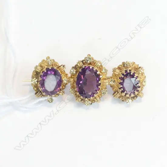 VINATGE 3 AMETHYST GOLD 9CT BROOCH