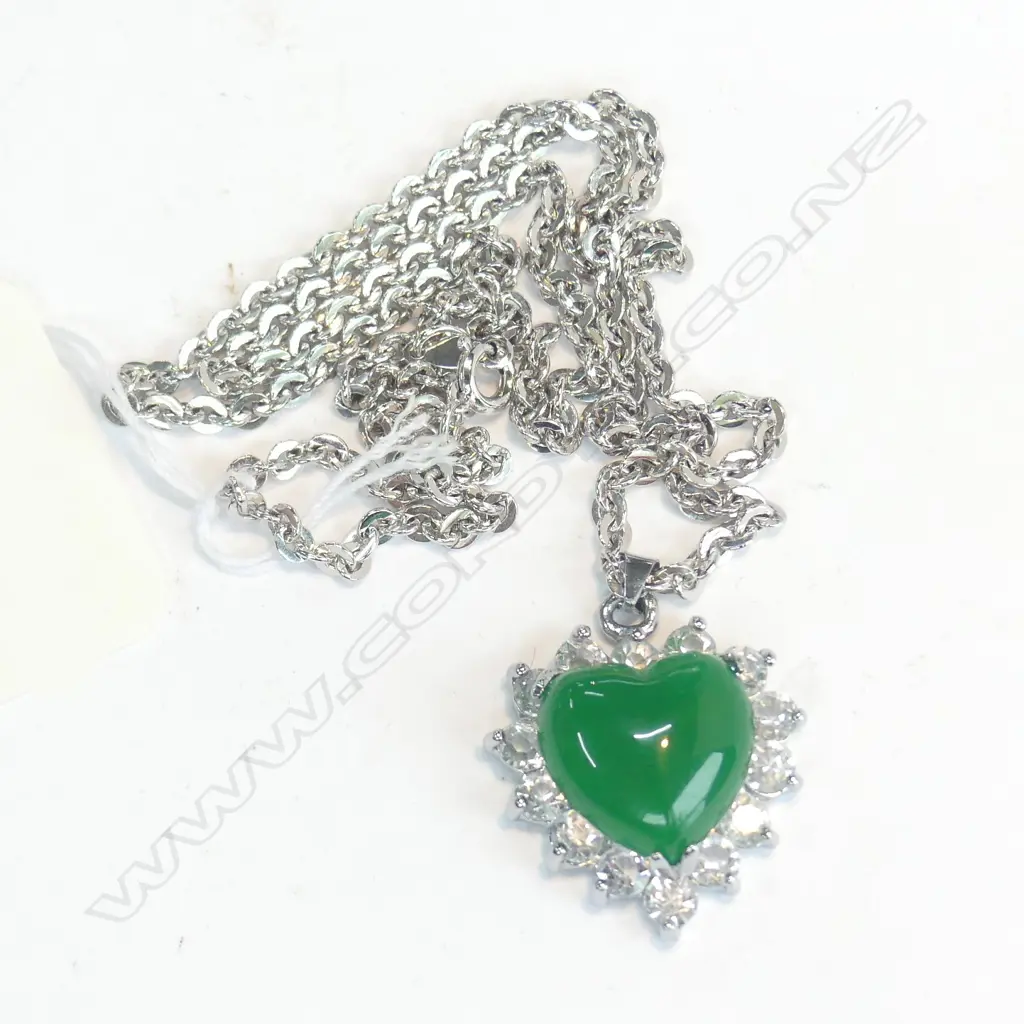 SILVER & JADEITE HEART PENDANT ON CHAIN Image 1++