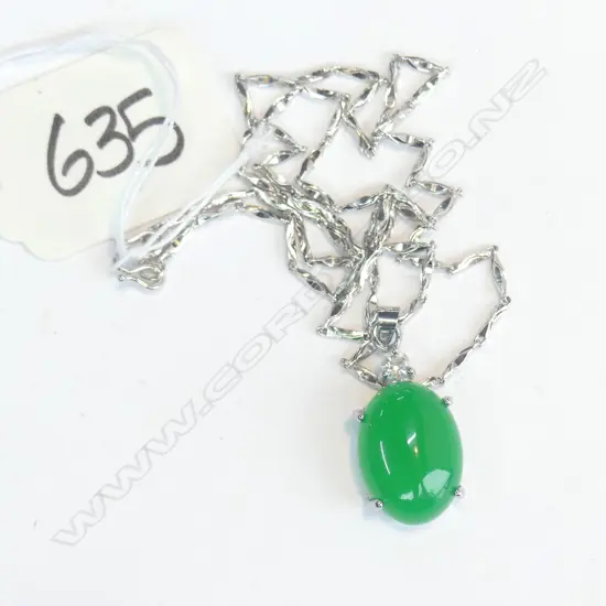 SILVER & JADEITE OVAL PENDANT ON CHAIN