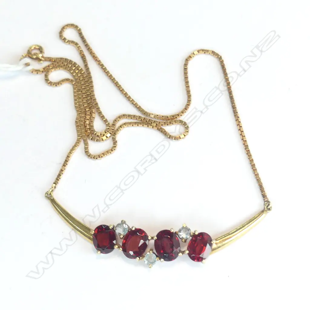 14ct GOLD GARNET & WHITE STONE NECKLACE 6.1gms Image 1++