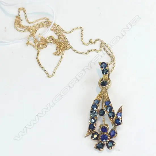 9CT GOLD AND SAPPHIRE PENDANT 9CT GOLD CHAIN