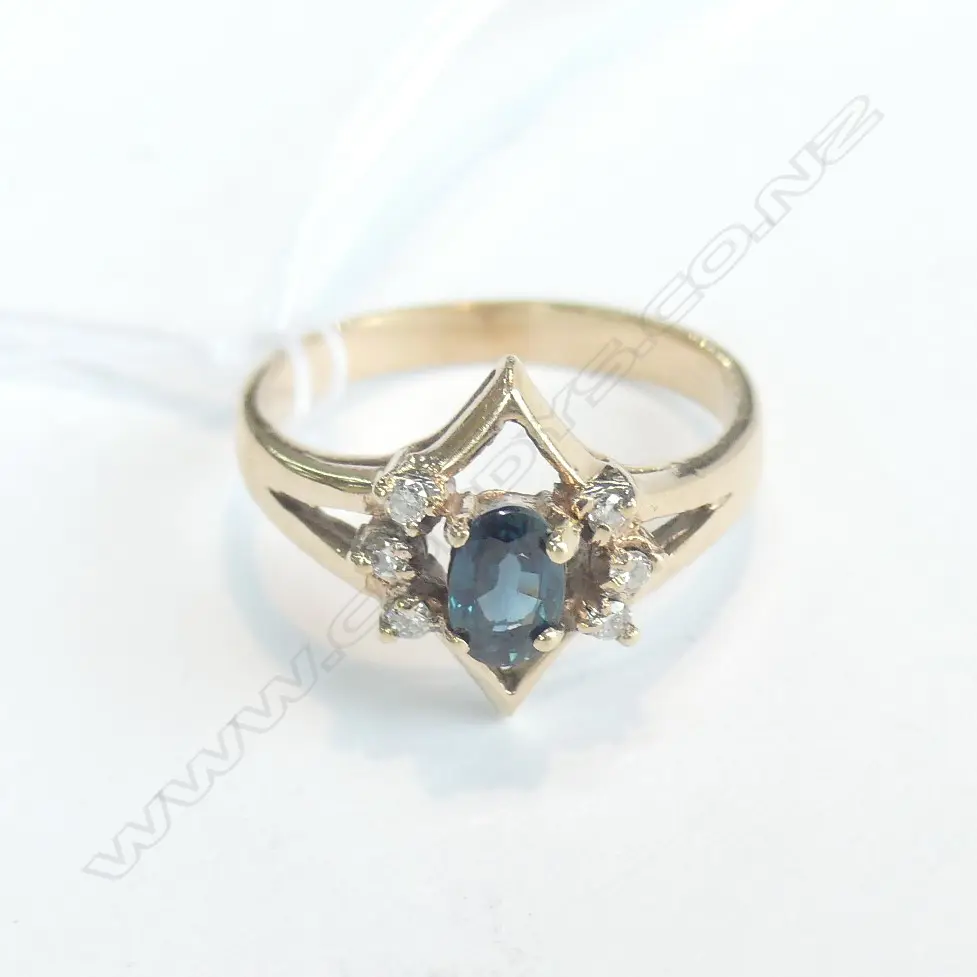 9CT SAPPHIRE & DIAMOND RING  Image 1++