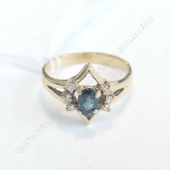 9CT SAPPHIRE & DIAMOND RING 