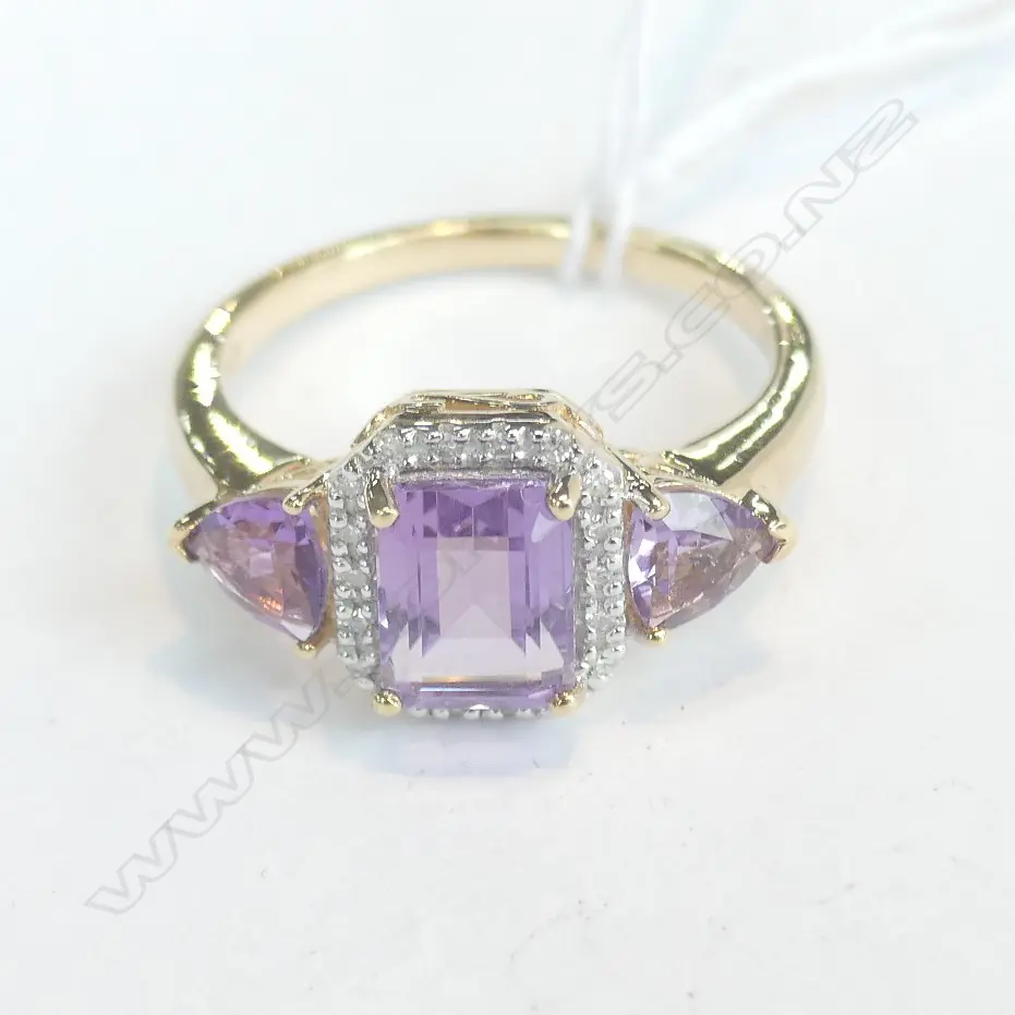 9CT AMETHYST & DIA. RING Image 1++