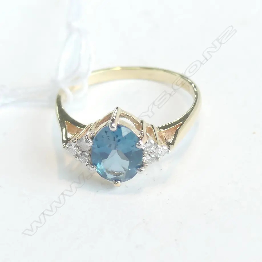 9CT TOPAZ & DIAMOND RING  Image 1++