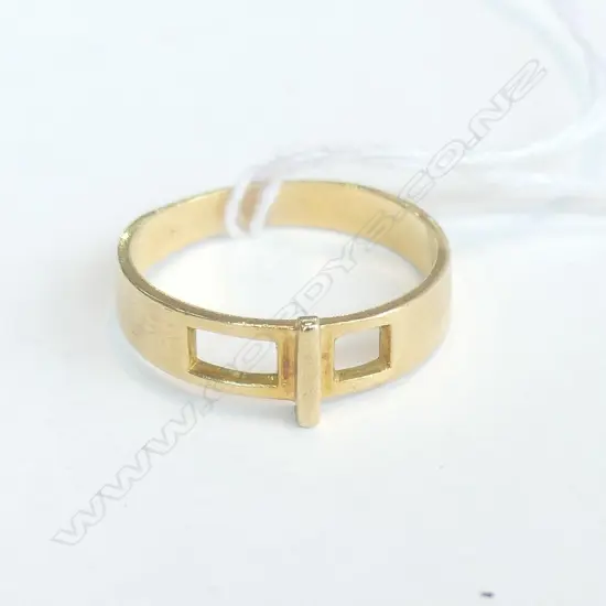 UNMARKED 9CT GOLD RING 3gm