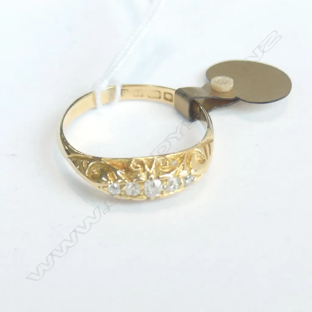 C1900 18CT YELLOW 5 DIAMOND RING RING HALLMARKED... Image 1++