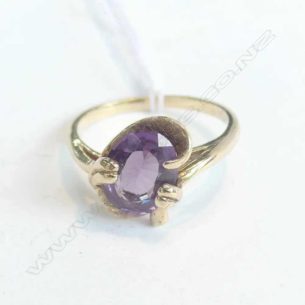 10CT GOLD AND FAUX ALEXANDRITE RING Image 1++