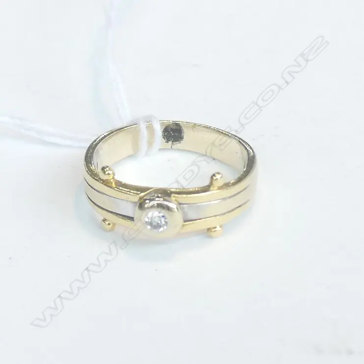18CT SOL DIAMOND RING PINKY RING 2 TONED Image 1++