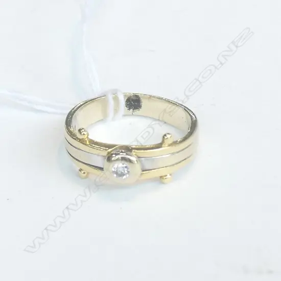 18CT SOL DIAMOND RING PINKY RING 2 TONED