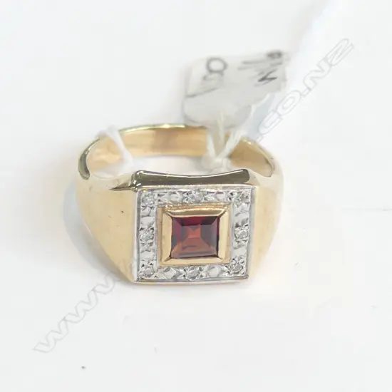 HEAVY 9CT GARNET & DIAMOND SIGNET TYPE RING