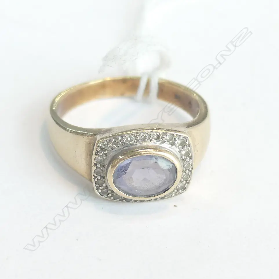 9CT GOLD TANZANITE & DIAMOND RING Image 1++