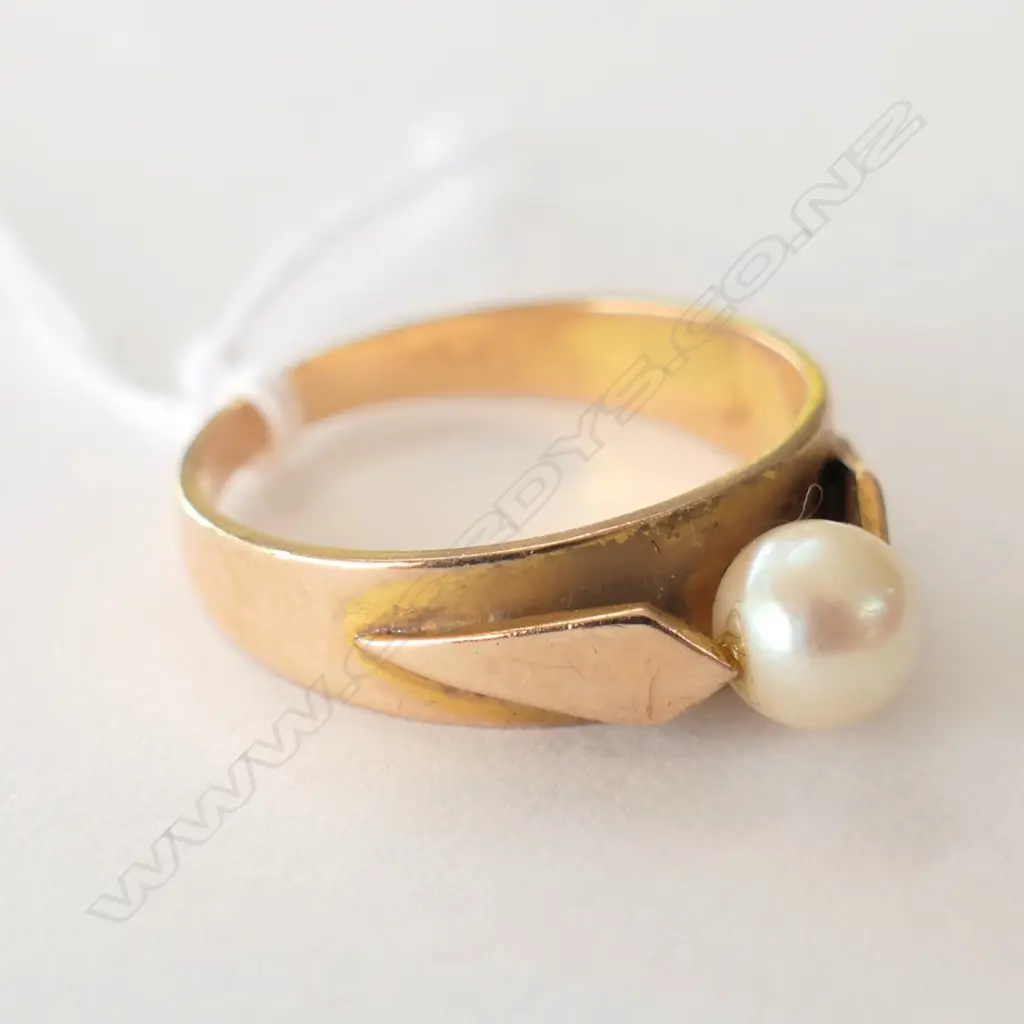 9CT GOLD AND PEARL RING Image 1++