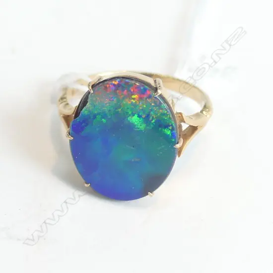 18CT GOLD AND OPAL DOUBLET RING