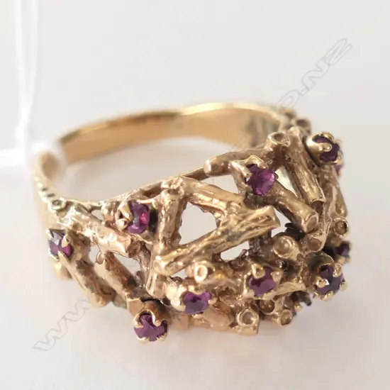 RETRO 9CT GOLD RUBY RING 7.37gm