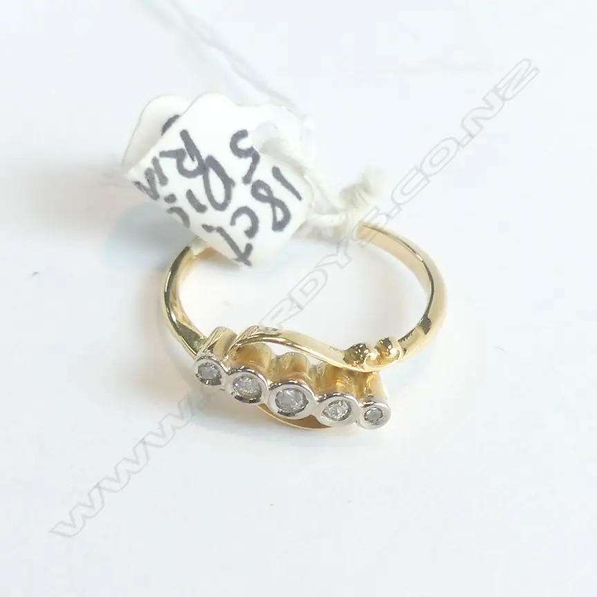 18CT 5 DIAMOND RING CROSS-OVER SHOULDERS Image 1++