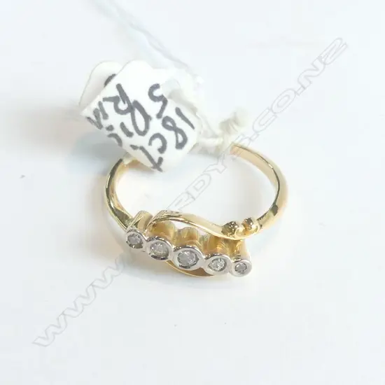 18CT 5 DIAMOND RING CROSS-OVER SHOULDERS