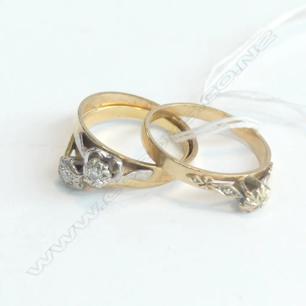3 GOLD & DIAMOND ENGAGEMENT RINGS 1X 18CT + 2X 9CT... Image 1++