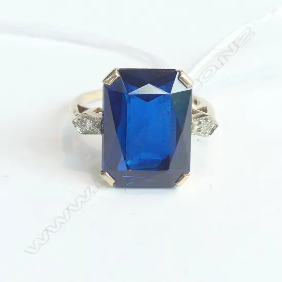 10CT GOLD DIAMOND & FAUX SAPPHIRE RING