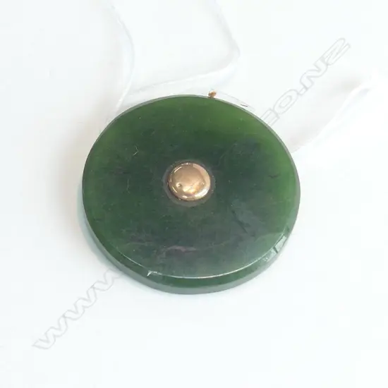 POUNAMU AND GOLD DISC IN KOHN BOX