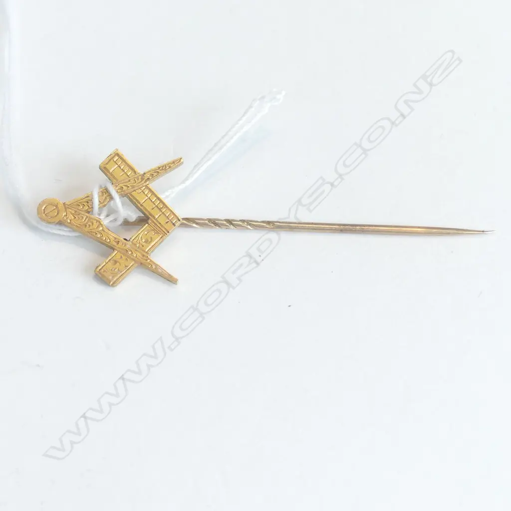 C1900 GILDED 9CT MASONIC PIN 3gms Image 1++