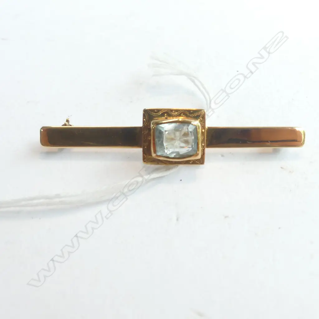 C1900 GOLD & AQUAMARINE BROOCH PLAIN BAR 6.2gms Image 1++