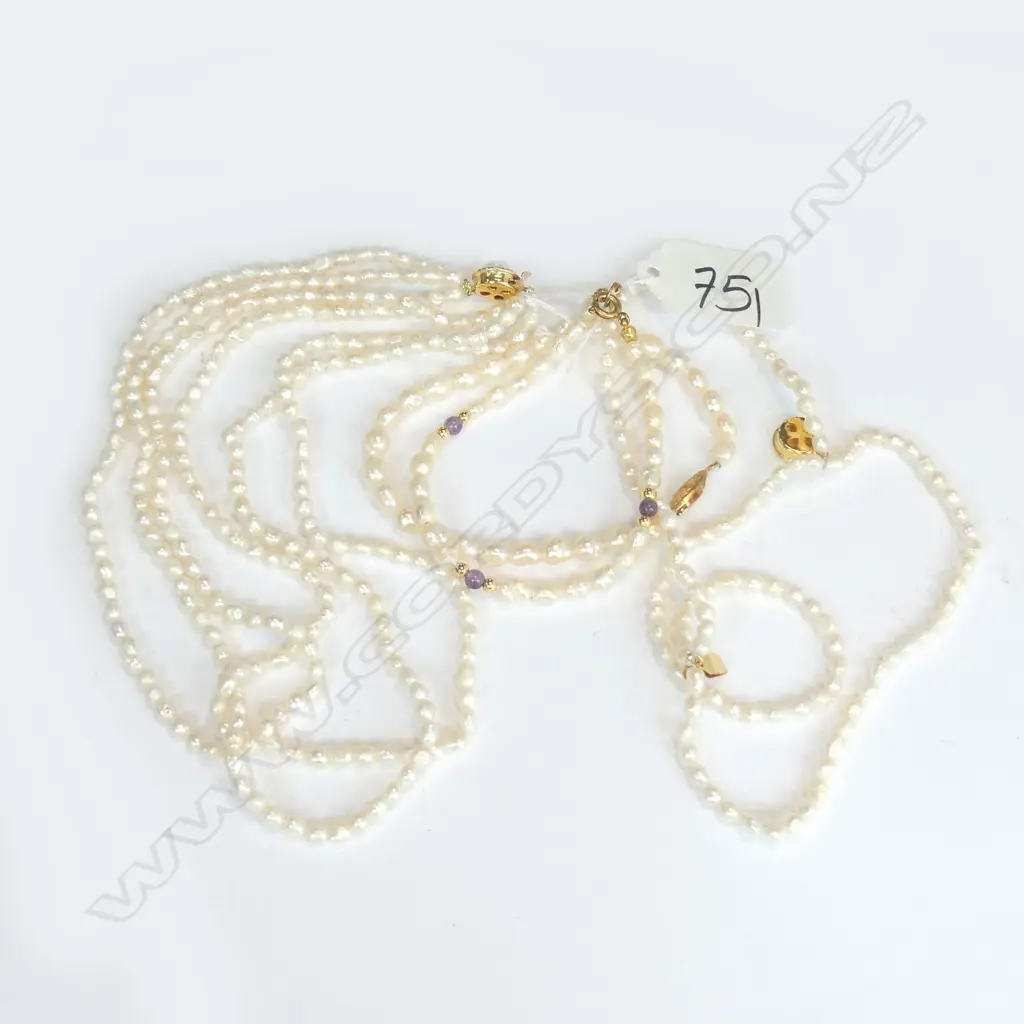 THREE SEED PEARL BRACELETS AND A NECKLACE Image 1++