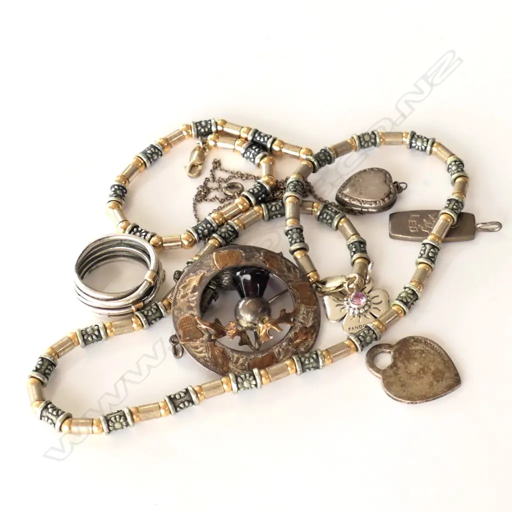 BAG OF SILVER JEWELLERY INCL. TIFFANY N.Y. HEART PENDANT Image 1++