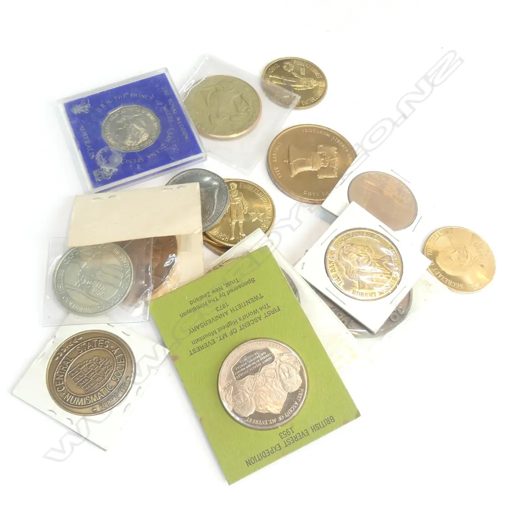 BAG ASST LARGE WORLD COINS  Image 1++