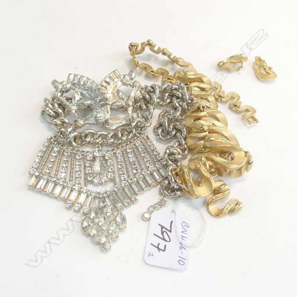 TWO RETRO FLAMBOYANT NECKLACES (AF) Image 1++