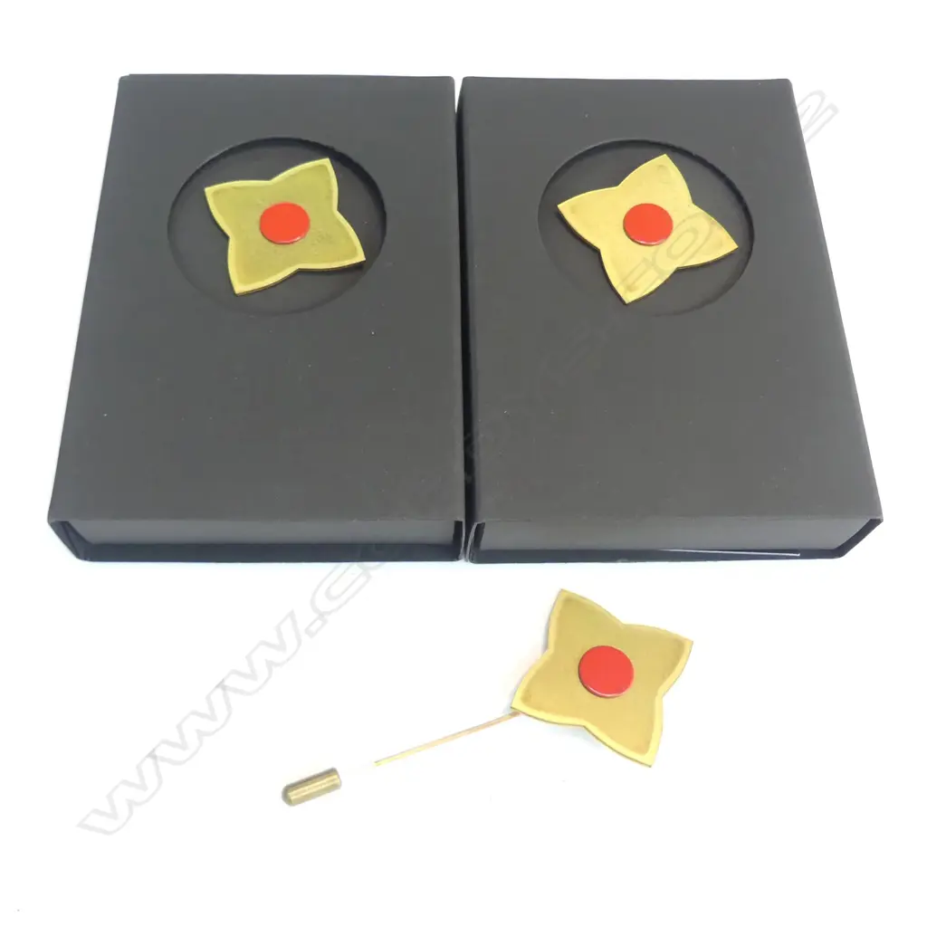 3 WARWICK FREEMAN REMEMBERENCE BROOCHES Image 1++