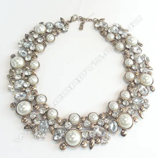 EXTRAVAGANT COSTUME NECKLACE