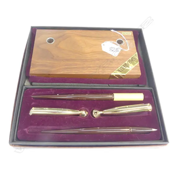 NEW OLD STOCK BOXED SHEAFER PEN SET...