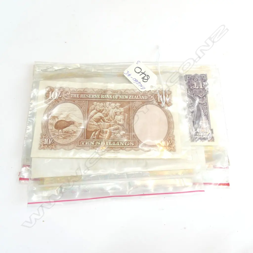 3 NZ FLEMMING BANK NOTES £5 (11C...)+ £1(300...) + 10/- Image 1++