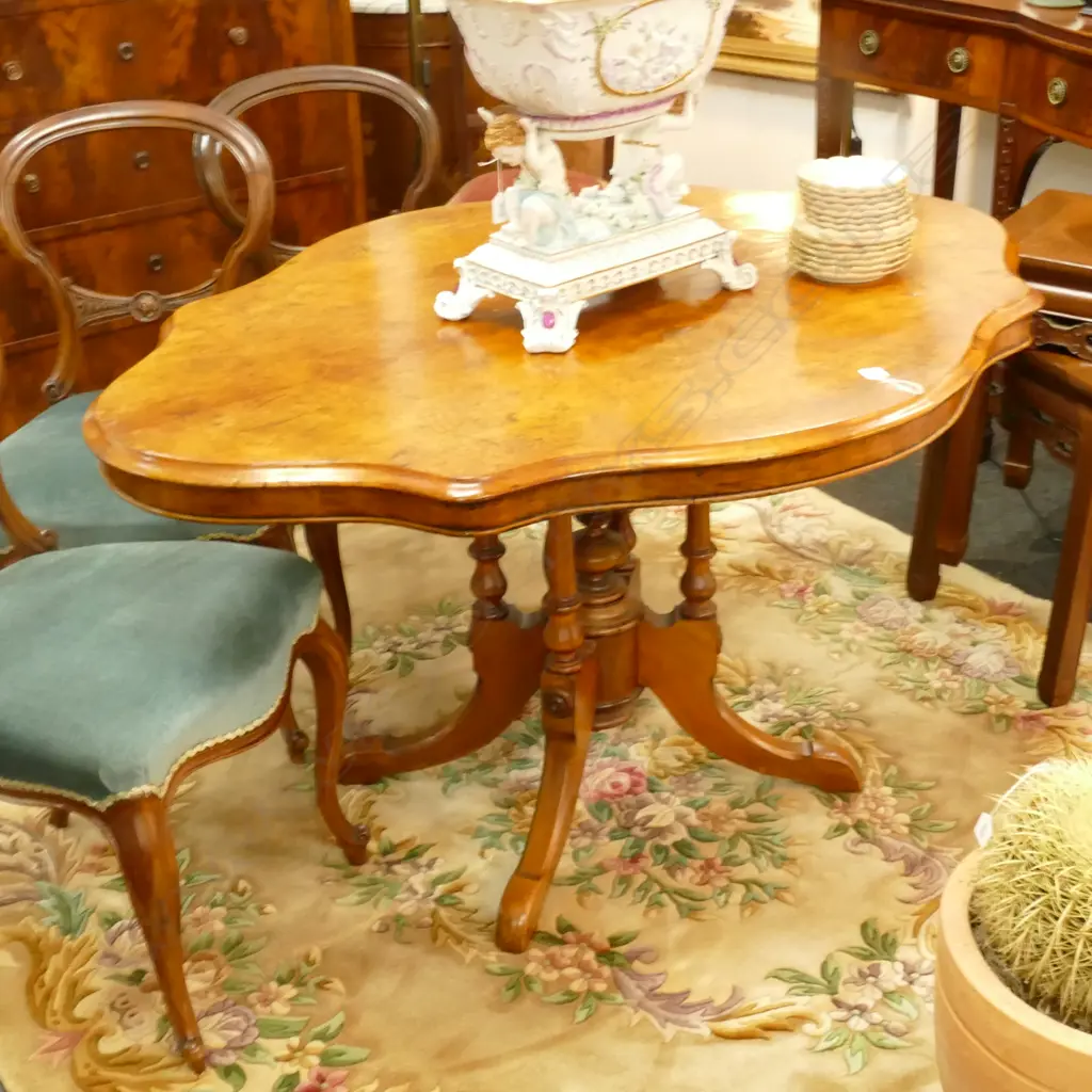 VICT LOO TABLE Image 1++