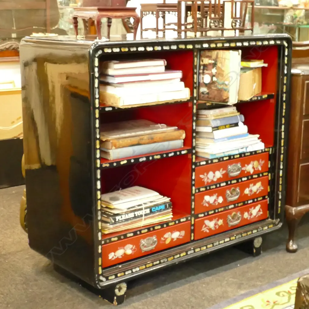 LACQUER AND MOP INLAY CABINET W. 970MM SLIGHT A/F TO ONE GLASS DOOR Image 1++