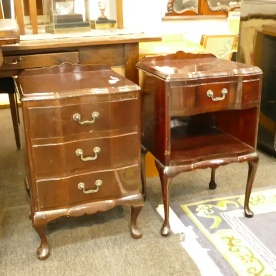 2 QUEEN ANNE MAHOGANY BEDSIDE CABINETS 