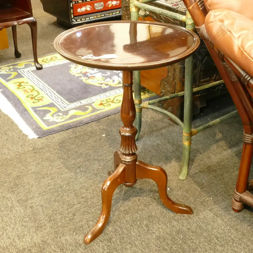 MAHOGANY TRIPOD WINE TABLE Image 1++