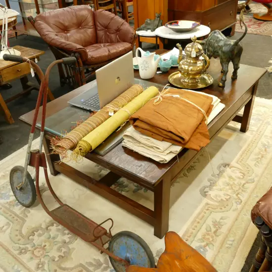 LARGE HARDWOOD COFFEE TABLE 1400 X 900 X 460MM