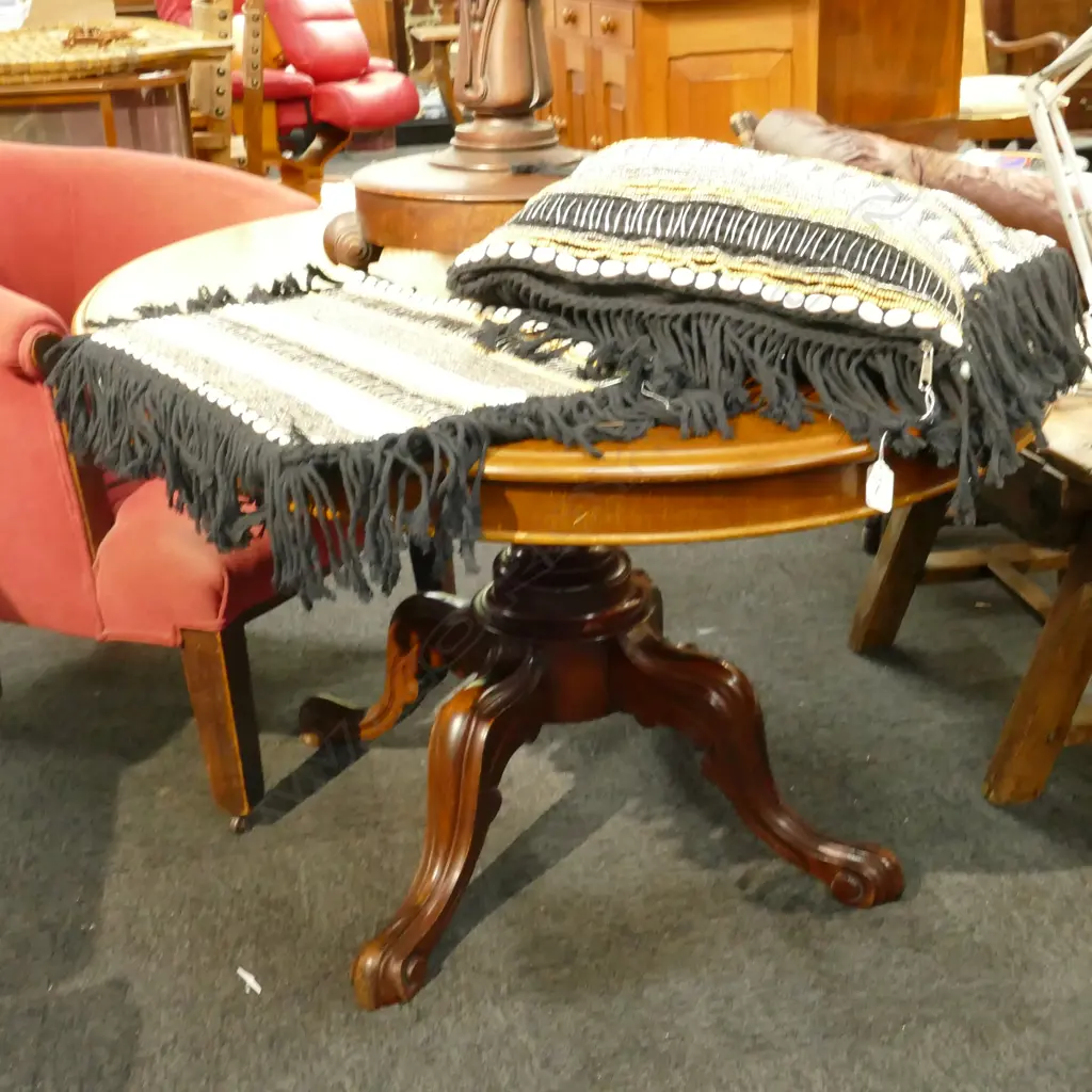 VICTORIAN LOO TABLE Image 1++