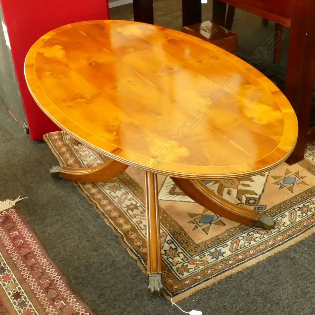 OVAL INLAID WOODEN TABLE Image 1++