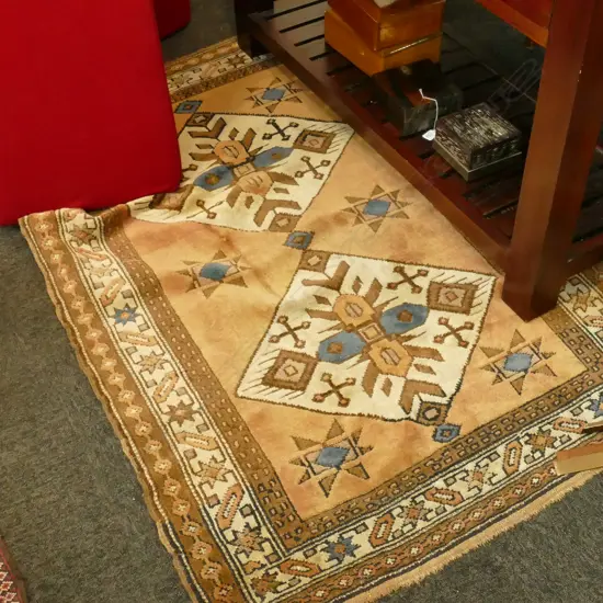 HAND WOVEN RUG WITH 2 LARGE MEDALLIONS 1060MM X 1580MM