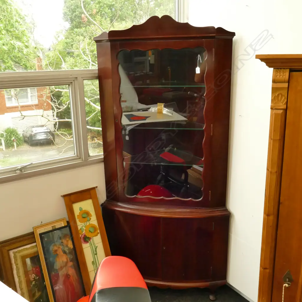 QUEEN ANNE MAHOGANY STANDING CORNER CABINET GLASS SHELVES Image 1++