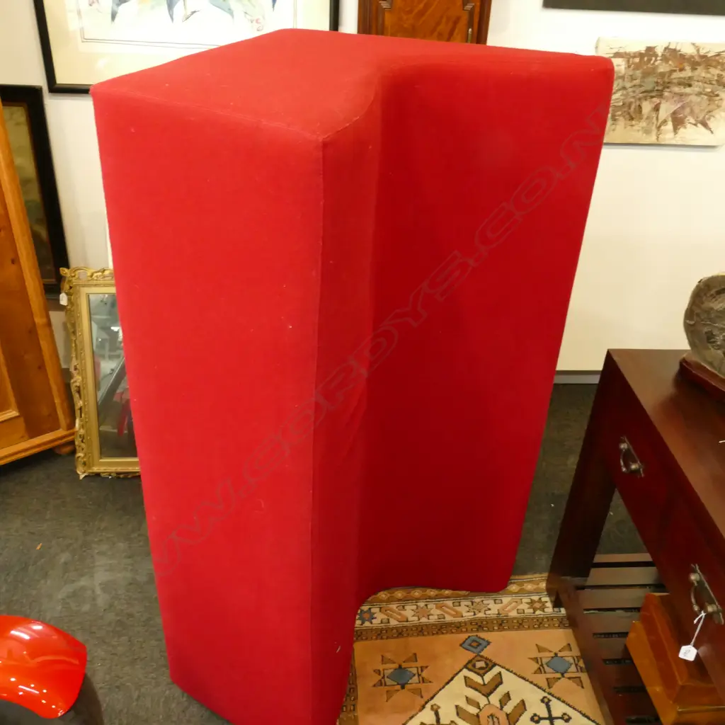 MID CENTURY DESIGN RED SOFA L. 1405MM, H. 703MM Image 1++