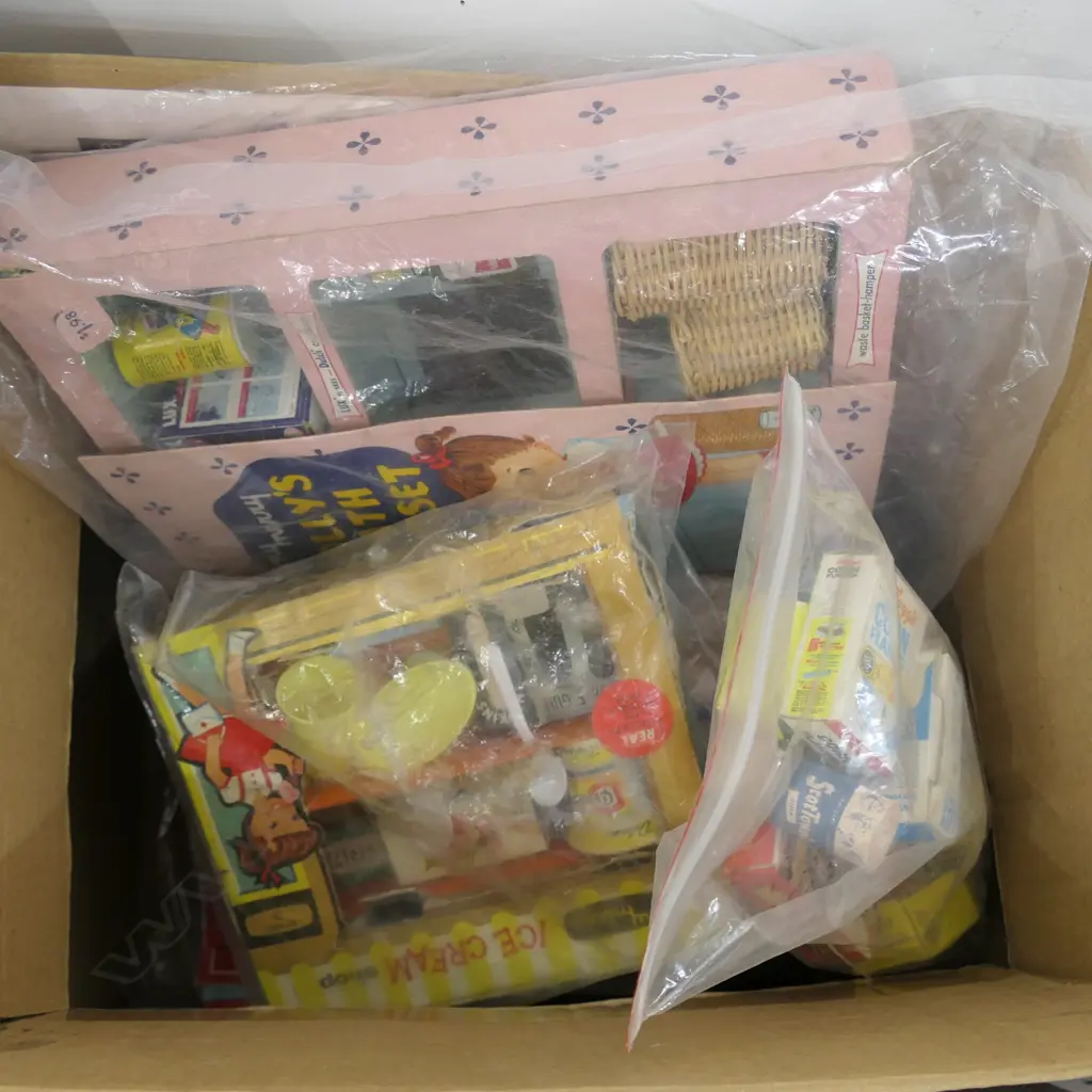 BOX ORIGINAL 1960'S COLLECTABLE TOYS IN ORIGINAL BOX. NEVER OPEN Image 1++