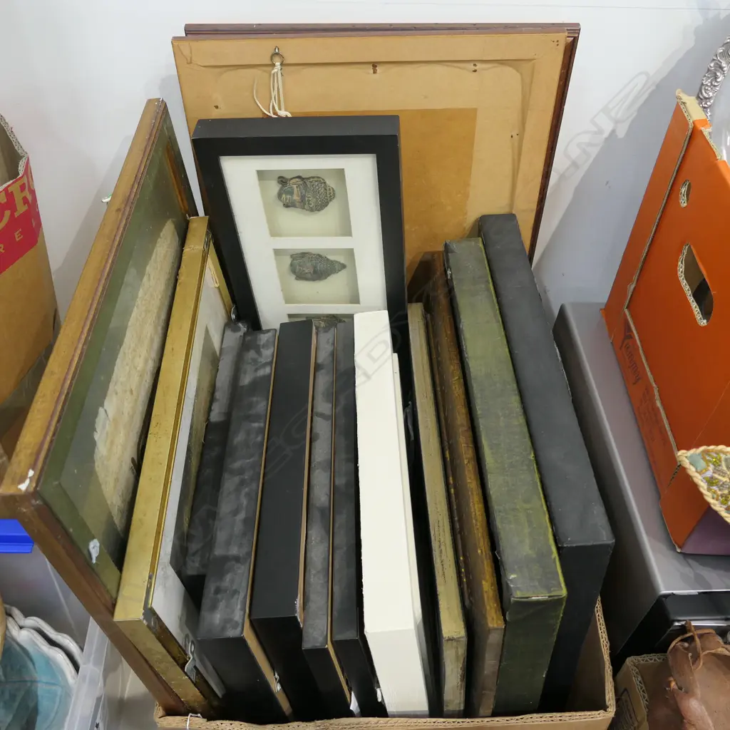 BOX LOT FRAMES INCL. WC, COLLAGE, MIXED MEDIA ETC Image 1++