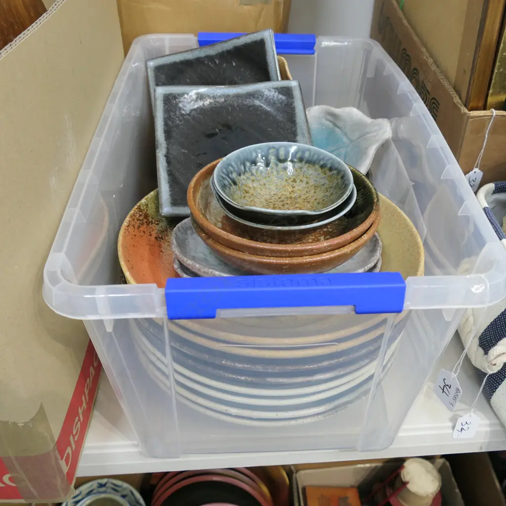 LOT ASST JAPANESE CERAMICS Image 1++