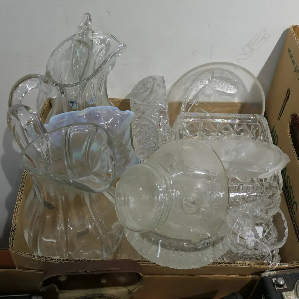 LOT ASST GLASS AND CRYSTAL INCL. JUGS Image 1++